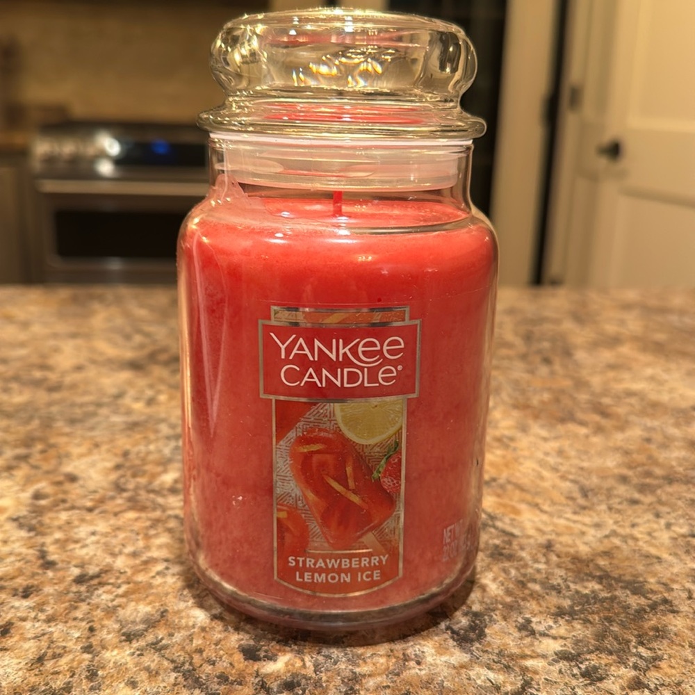 Yankee Candle 22oz Strawberry Lemon Ice Brand new